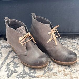 Sperry booties